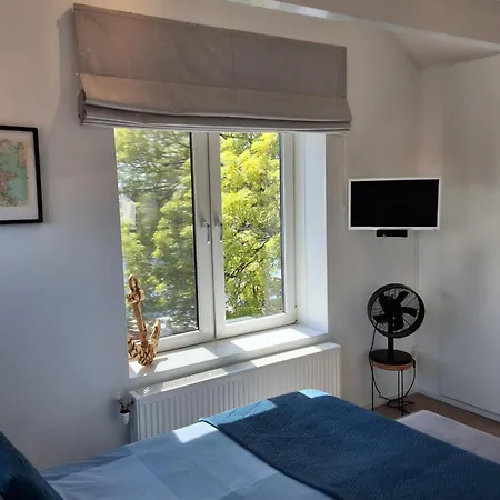 Havenzicht 住宿加早餐酒店 恩克赫伊曾